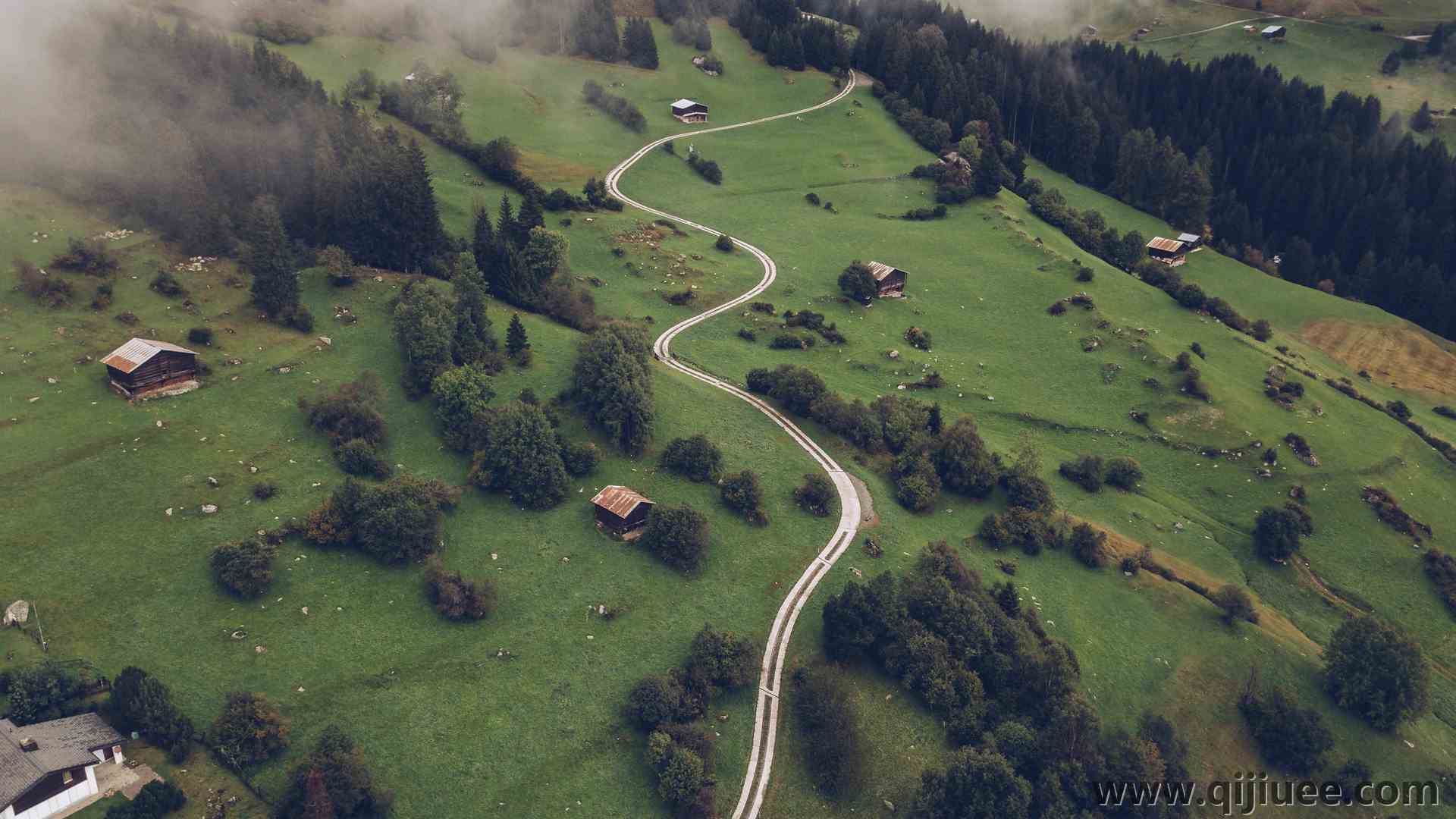 自然 风景 房屋 道路 云 雾 树 村庄 鸟瞰 摄影 照片 4K壁纸3982 x 2985/2.05 MB-柒染云阁