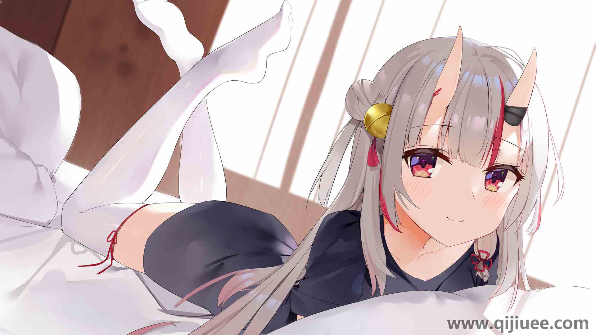 志游若哲  微笑 红色的眼睛 腾空的脚 动漫 动漫女孩 3840 x 2160/1.11 MB-柒染云阁