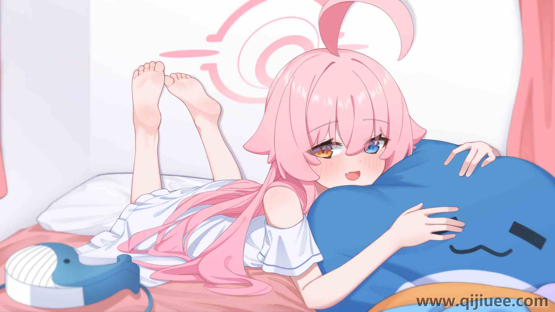 粉红色的头发 长发 脚 动漫女孩 白色背景 异色  电脑壁纸 4K壁纸5280 x 2894/4.19 MB-柒染云阁