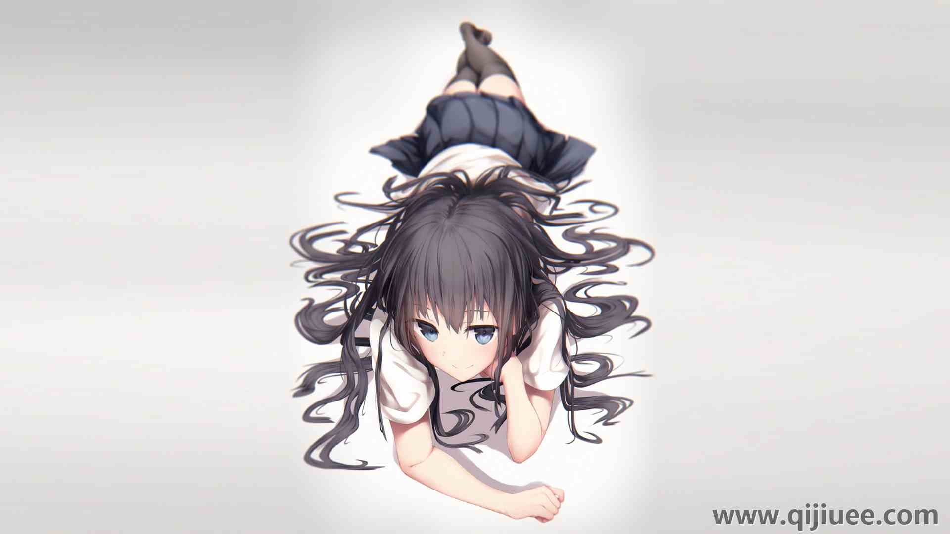 原创人物 黑发 蓝眼睛 微笑 躺在前面 动漫 动漫女孩  4K壁纸3840 x 2160/2.07 MB-柒染云阁
