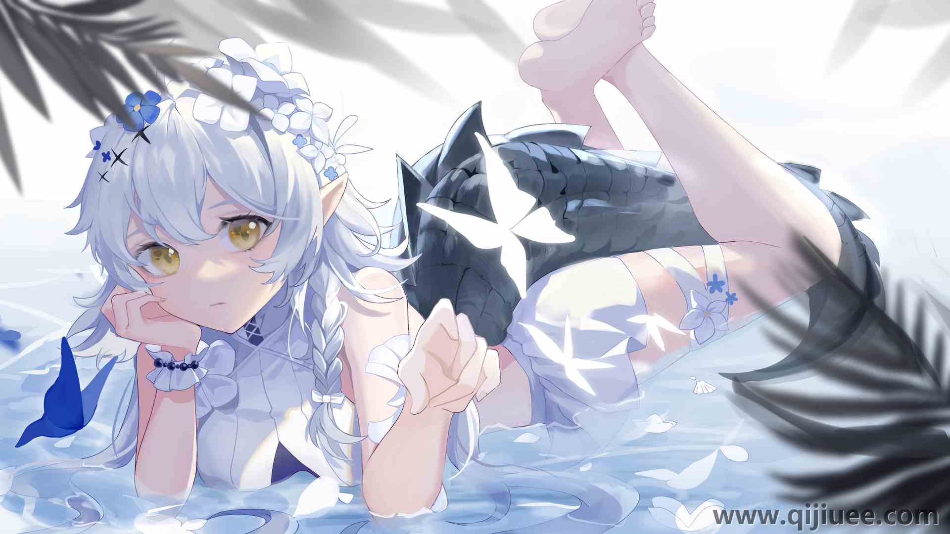 蓝色的头发 躺着 动漫 动漫女孩 明日方舟 黄色的眼睛 兽耳 尾巴  4K壁纸4360 x 2270/4.58 MB-柒染云阁