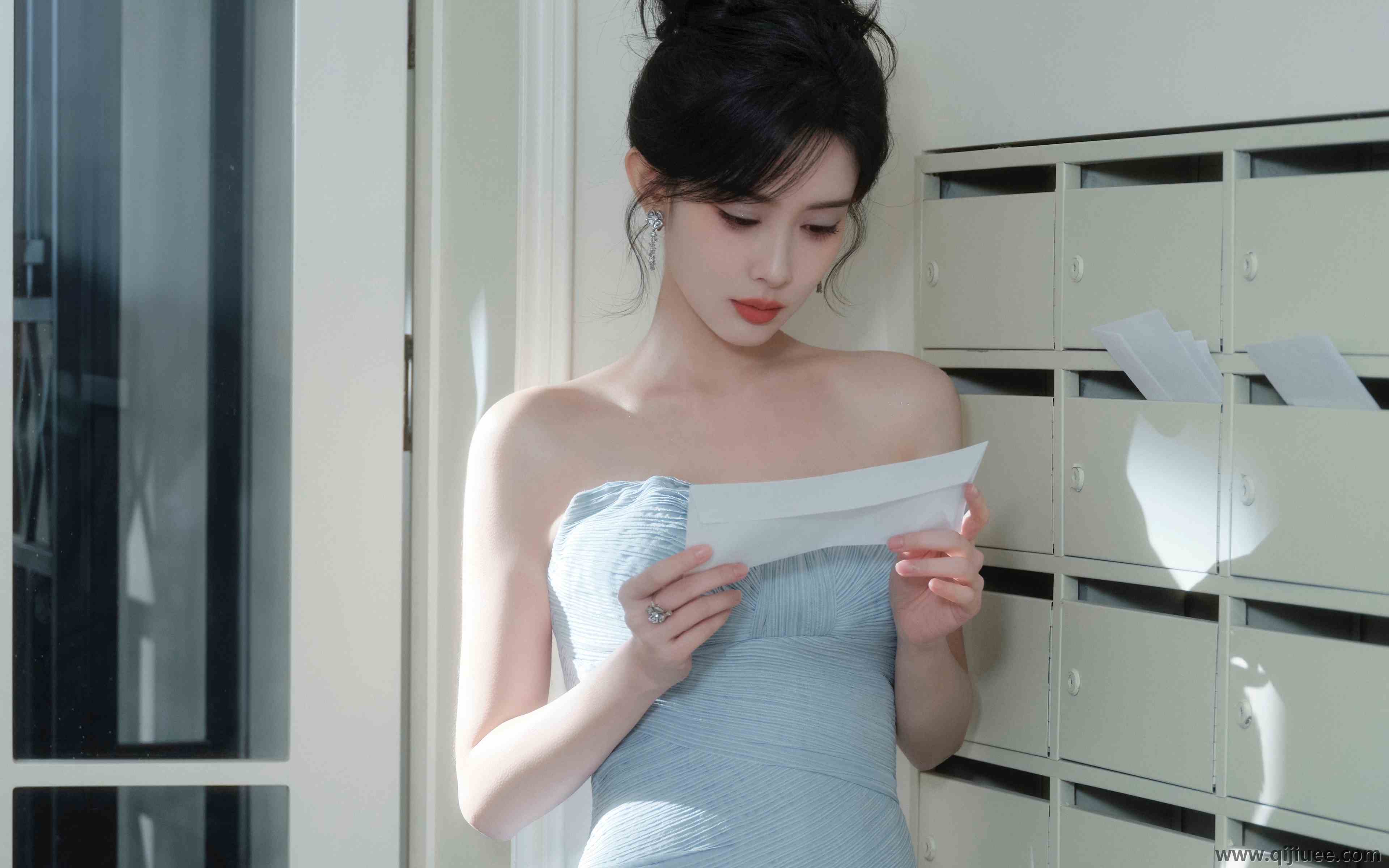 孟子义 抹裙 蓝色 长裙 4K壁纸3840 x 2400/4.09 MB-柒染云阁