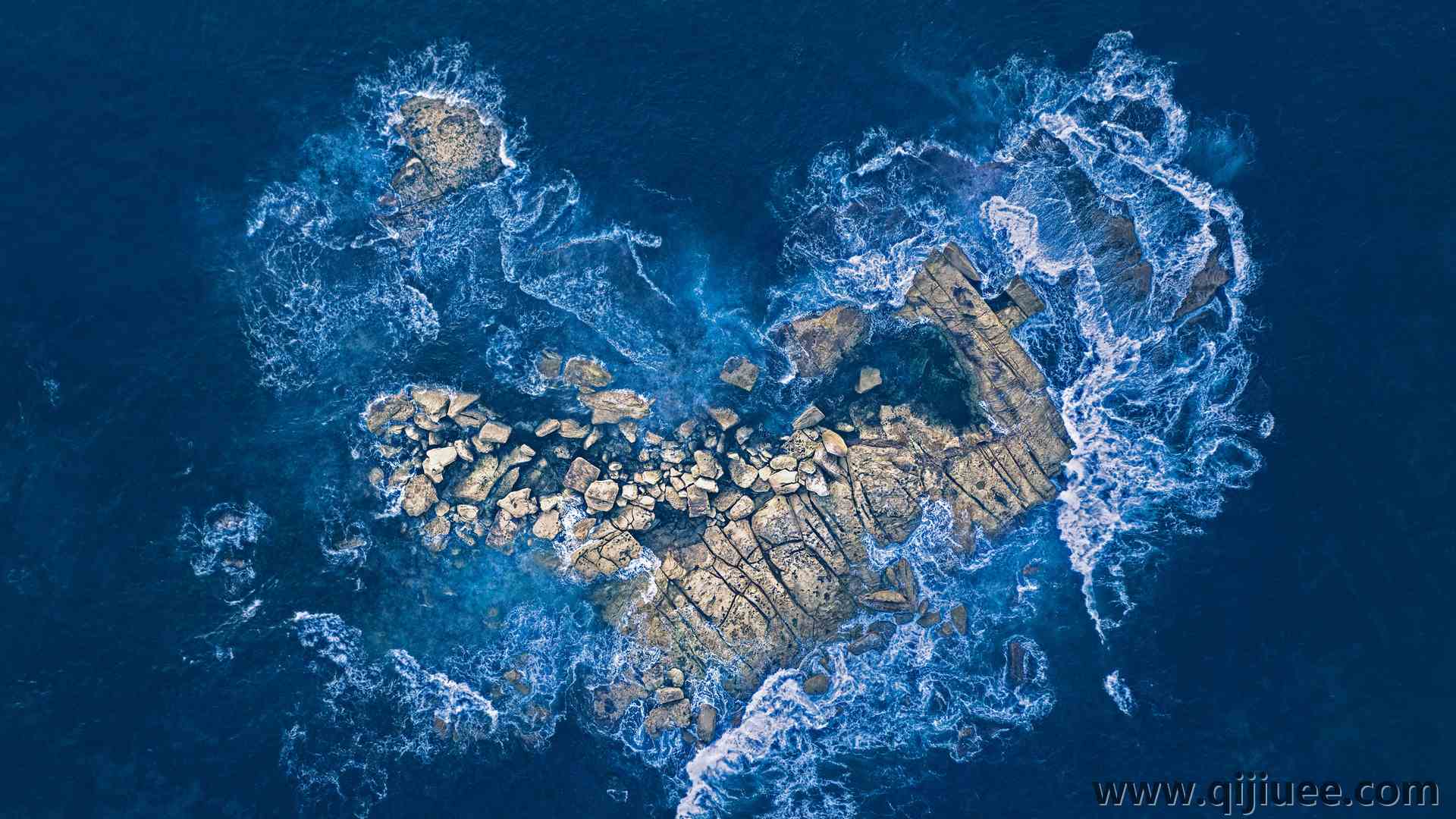 岩石 海浪 爱情 大海 心形 鸟瞰  电脑壁纸 4K壁纸5384 x 3029/5.05 MB-柒染云阁