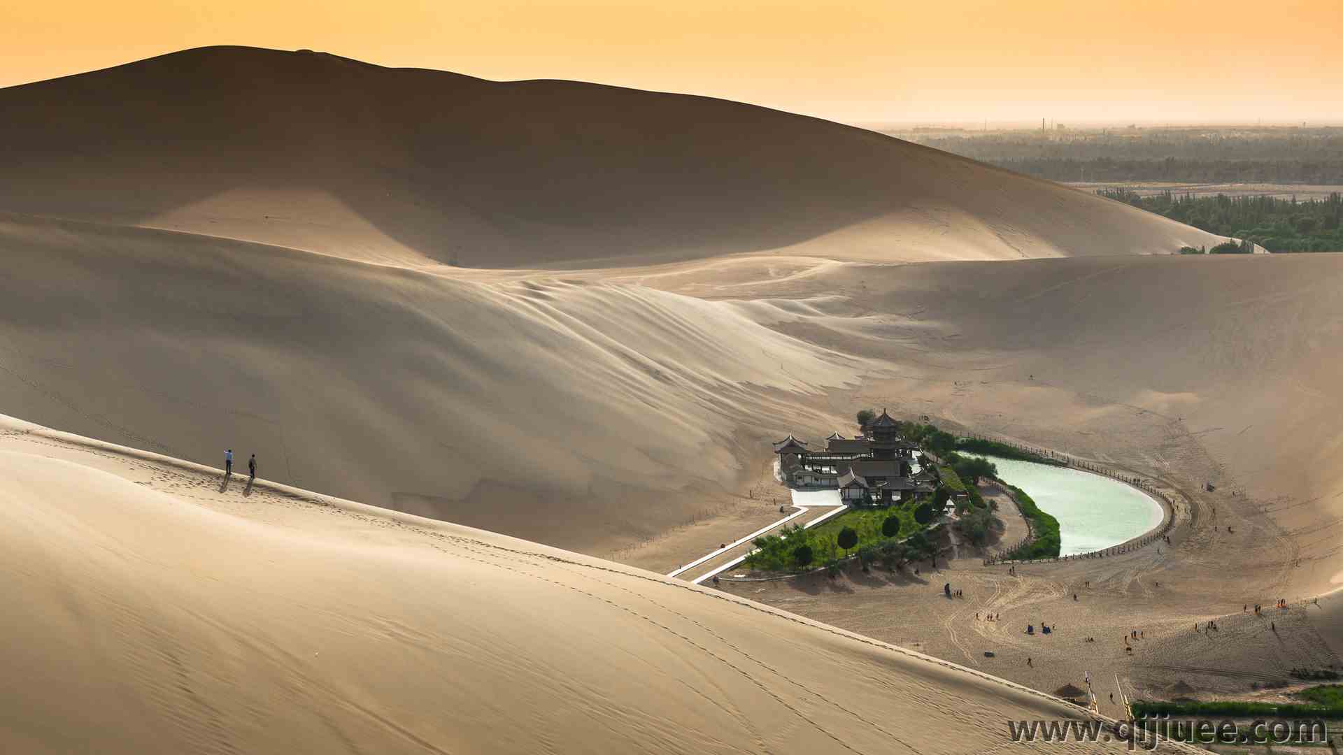 自然 风景 沙漠 沙 沙丘 湖泊 中国 天空 建筑 树木 新月湖 房屋 敦煌  电脑壁纸 4K壁纸3840 x 2160/3.18 MB-柒染云阁