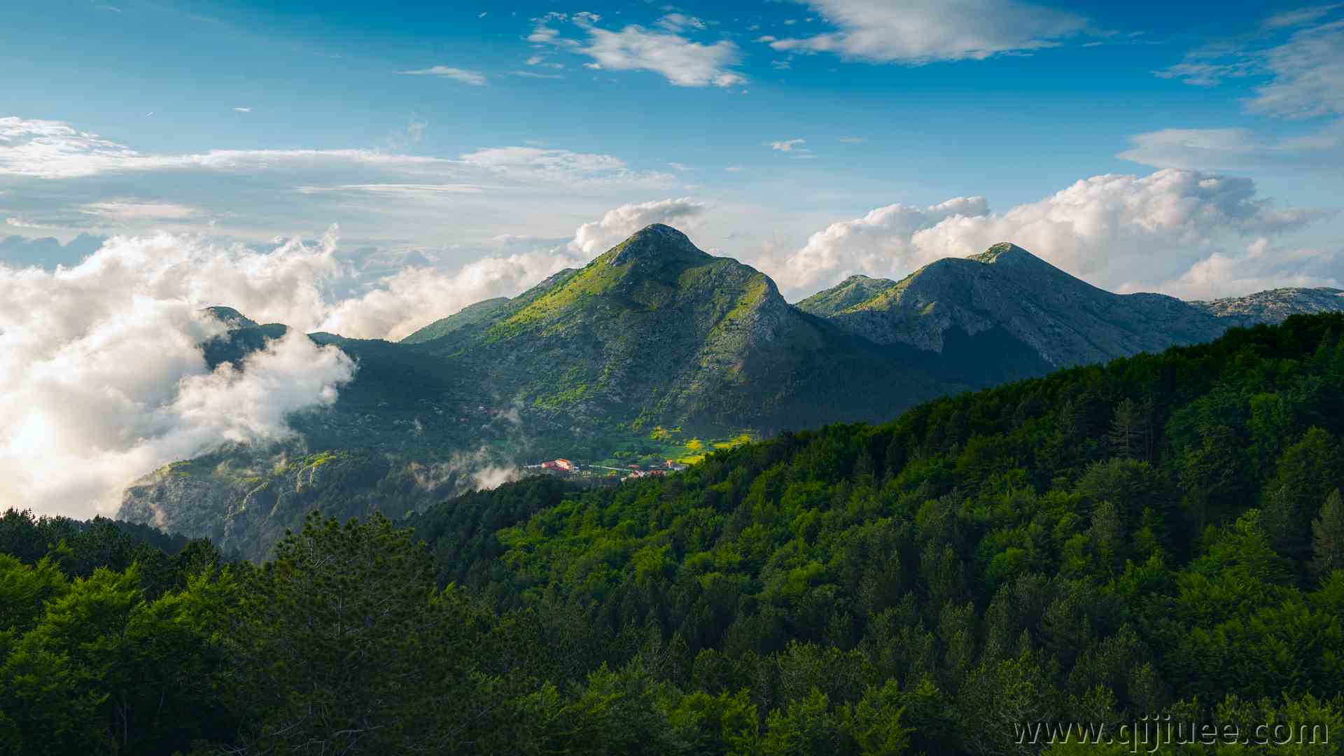 自然 风景 树木 云 天空 村庄 房屋 山脉 森林 黑山 空间  电脑壁纸 4K壁纸3840 x 2160/13.51 MB-柒染云阁