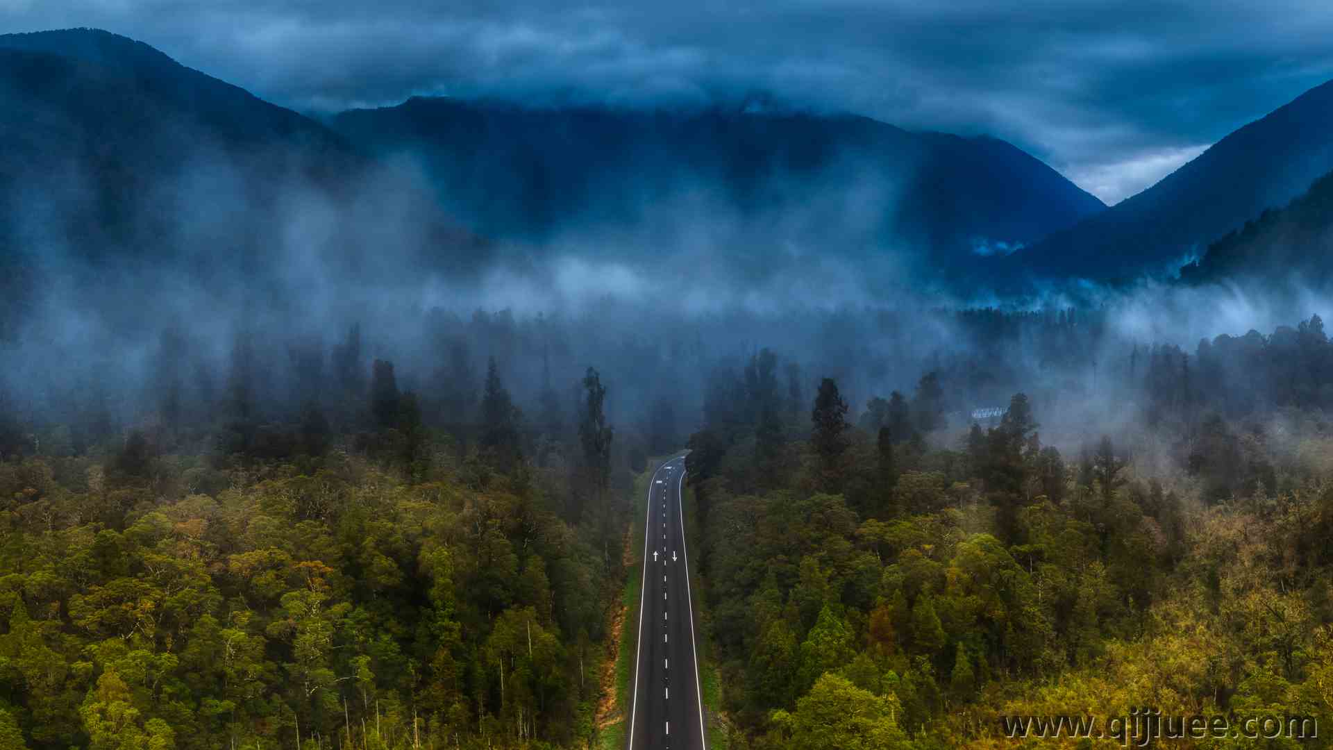 摄影 风景 森林 山脉 薄雾 道路 8K壁纸7680 x 4320/13.15 MB-柒染云阁